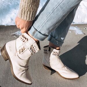 Blowfish Malibu Sygns Cream Ankle‎ Boot- Size 7